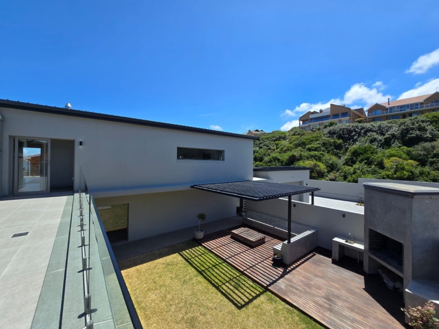 4 Bedroom Property for Sale in Outeniqua Strand Western Cape